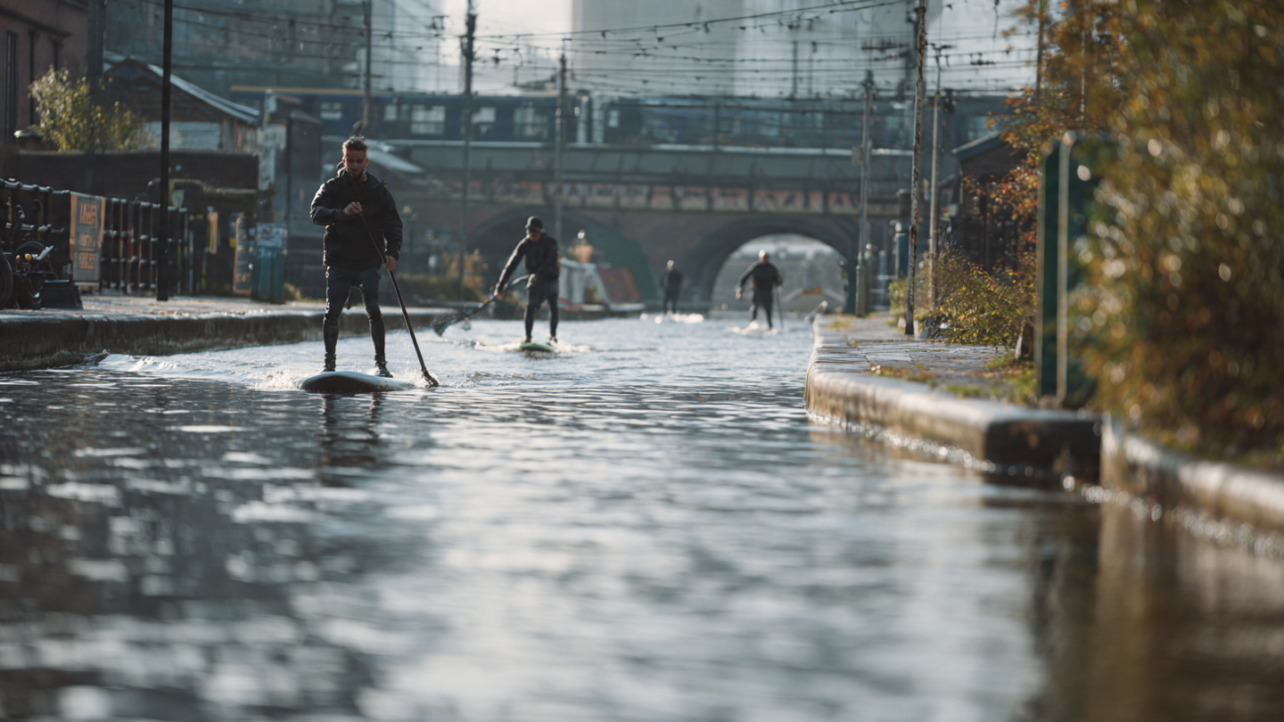 A traveler enjoying outdoor adventure activities in London while exploring the city’s scenic urban landscape.