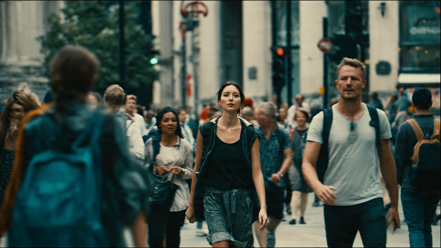 A traveler enjoying outdoor adventure activities in London while exploring the city’s scenic urban landscape.