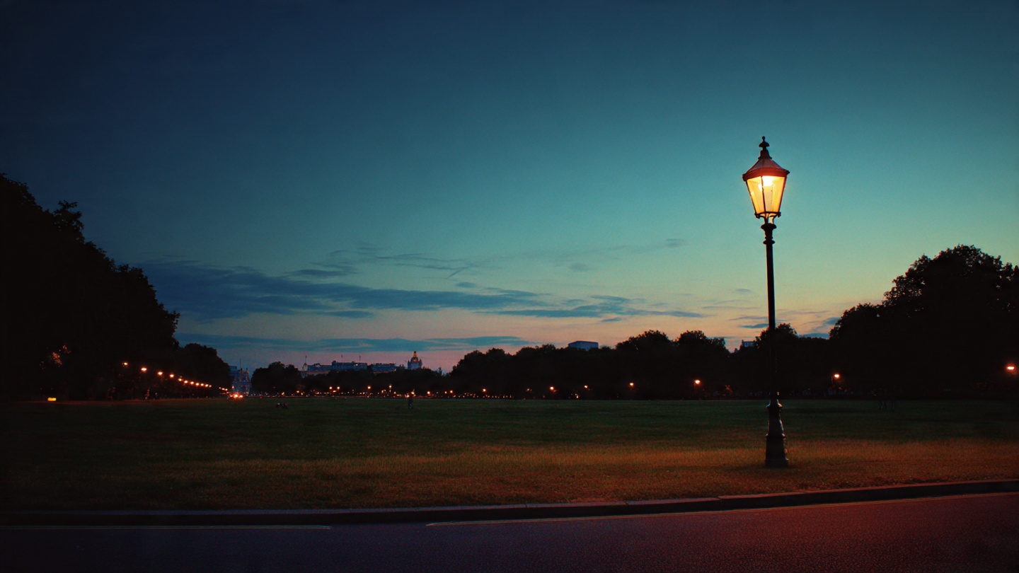 Peaceful evening scene near Buckingham Palace with a glowing streetlamp and open park landscape, highlighting quiet twilight walks and relaxing night views as part of the best things to do near Buckingham Palace in London.
