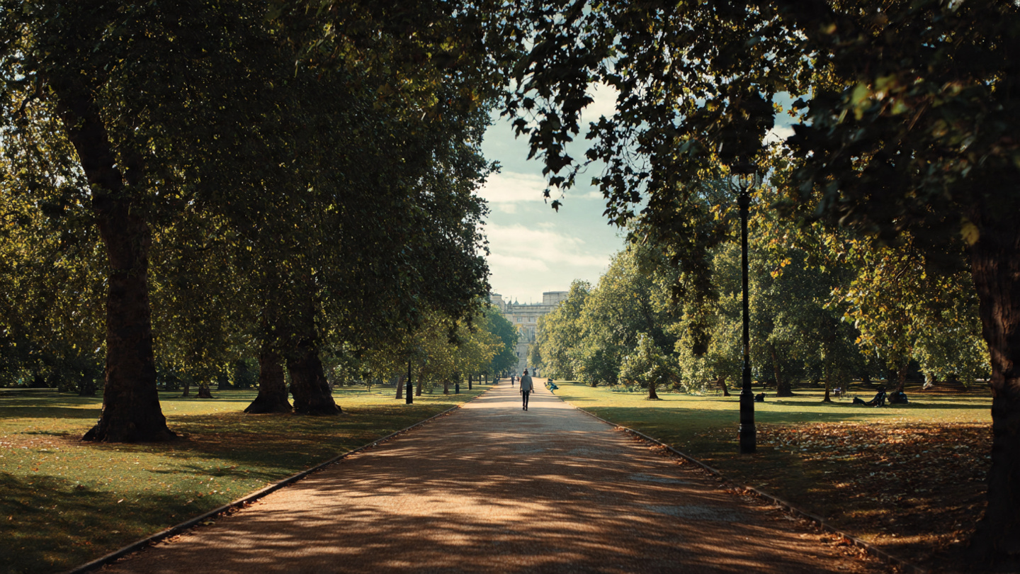 Wide tree-lined pathway in a peaceful park near Buckingham Palace, featuring calm walking routes and scenic green spaces as part of the best things to do near Buckingham Palace and nearby London attractions.