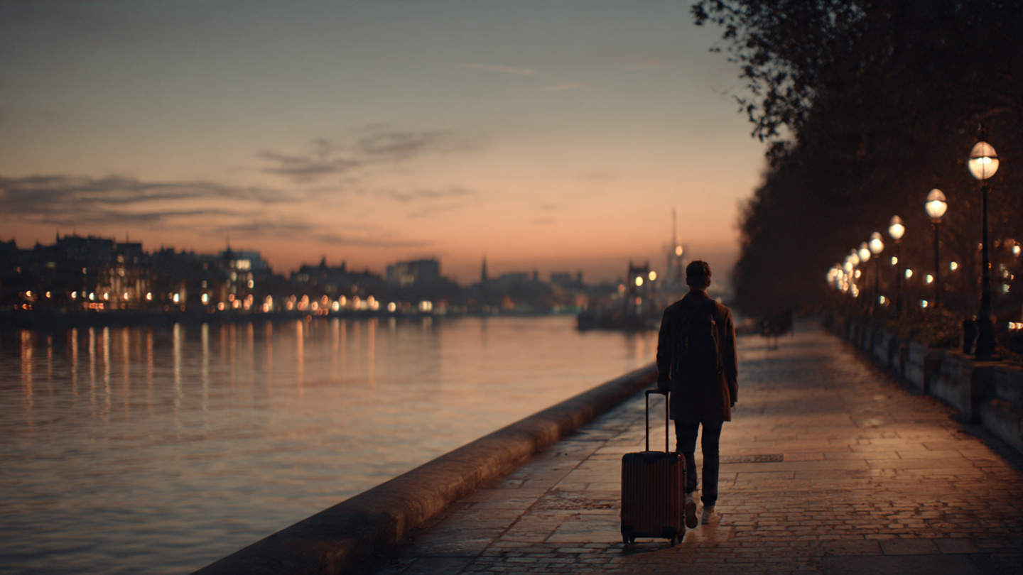 Traveler arriving calmly in central London after getting from London airports to city center.